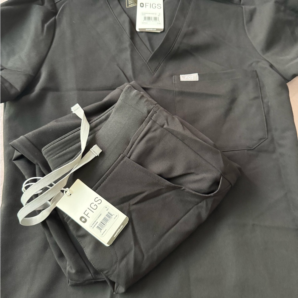 Figs Women's Scrub Set in Black